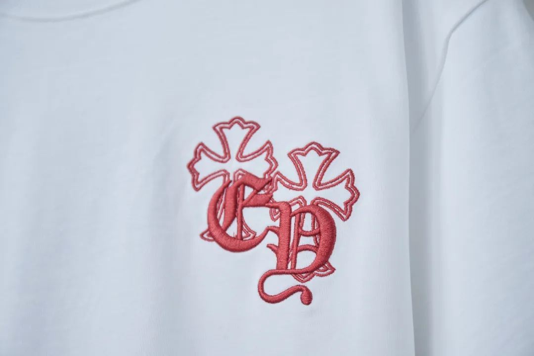 🅿️190 Ch*ome Hearte 25SS early spring new model Leather splicing embroidered Crow Heart short sleeves Light luxury essential item for daily commuting for men and women Correct version Welcome to compare Detailed features · 320g 100% pure cotton double yarn jersey fabric · Custom dyed in the same vat, special thickened 32 pieces double-strand 1X1 thread · Imported Tajima machine embroidery needle embroidery Crow Heart letter logo · Leather patch embroidery with Crow heart pattern · Double-needle stitching across seams · Original main mark, washed tag, branded moisture-proof paper packaging Color: Black/White Size: S/M/L/XL